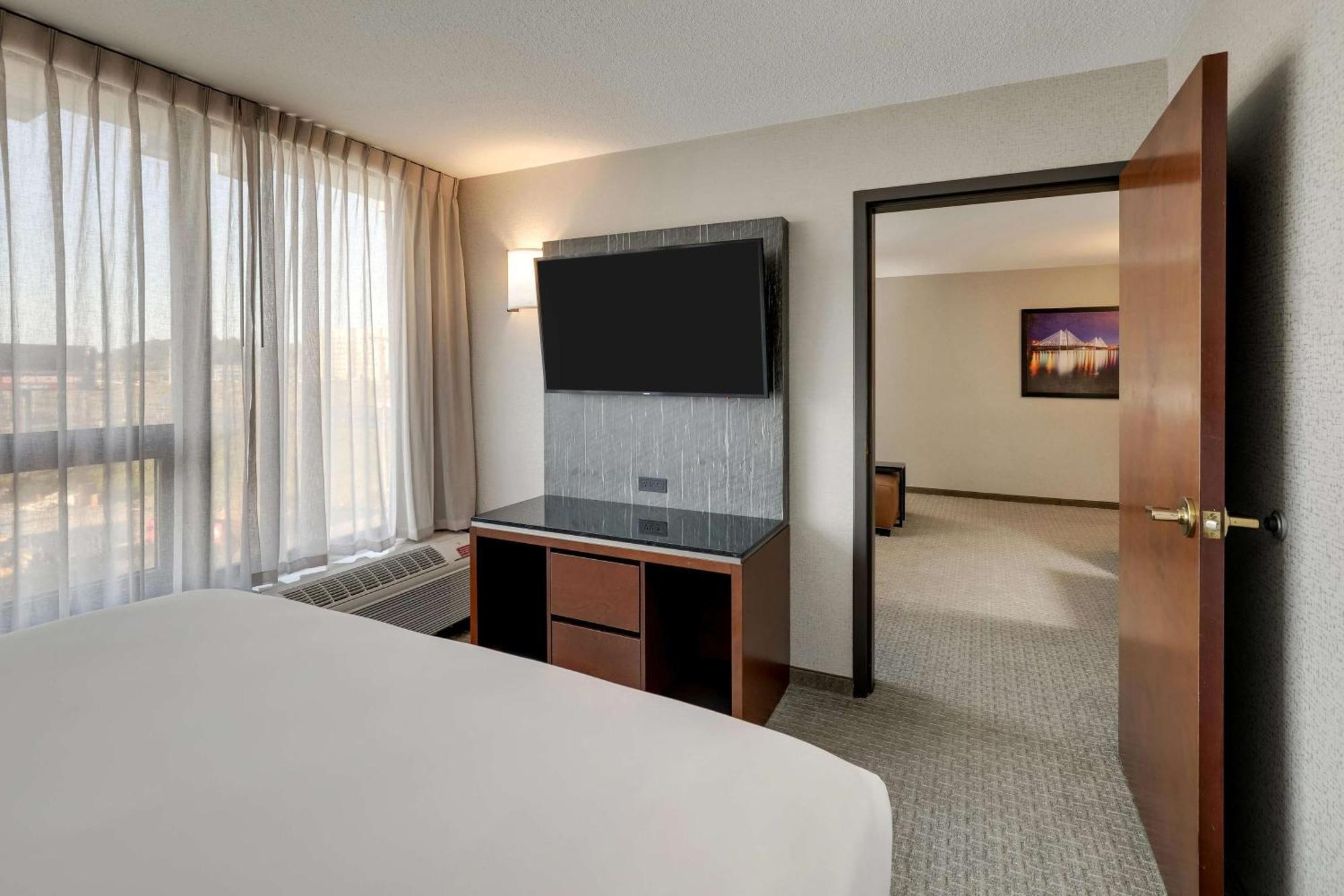Drury Inn & Suites Cape Girardeau Bagian luar foto