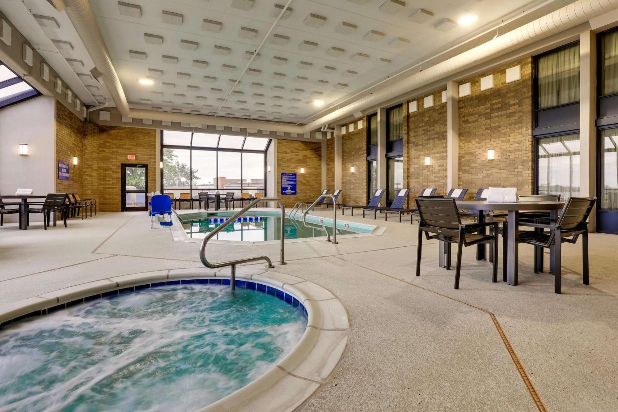 Drury Inn & Suites Cape Girardeau Bagian luar foto