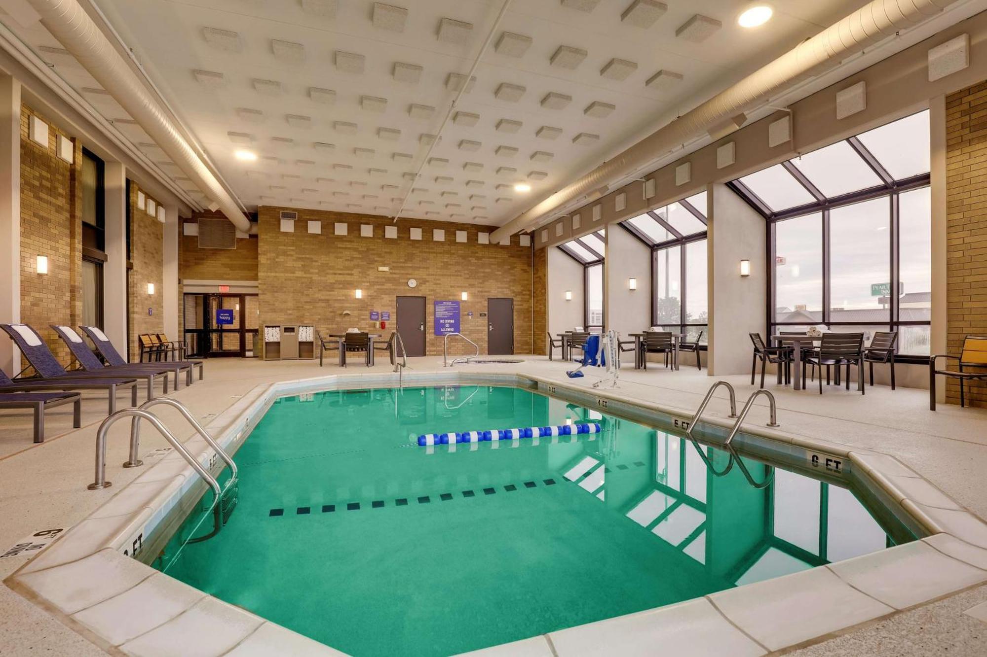 Drury Inn & Suites Cape Girardeau Bagian luar foto