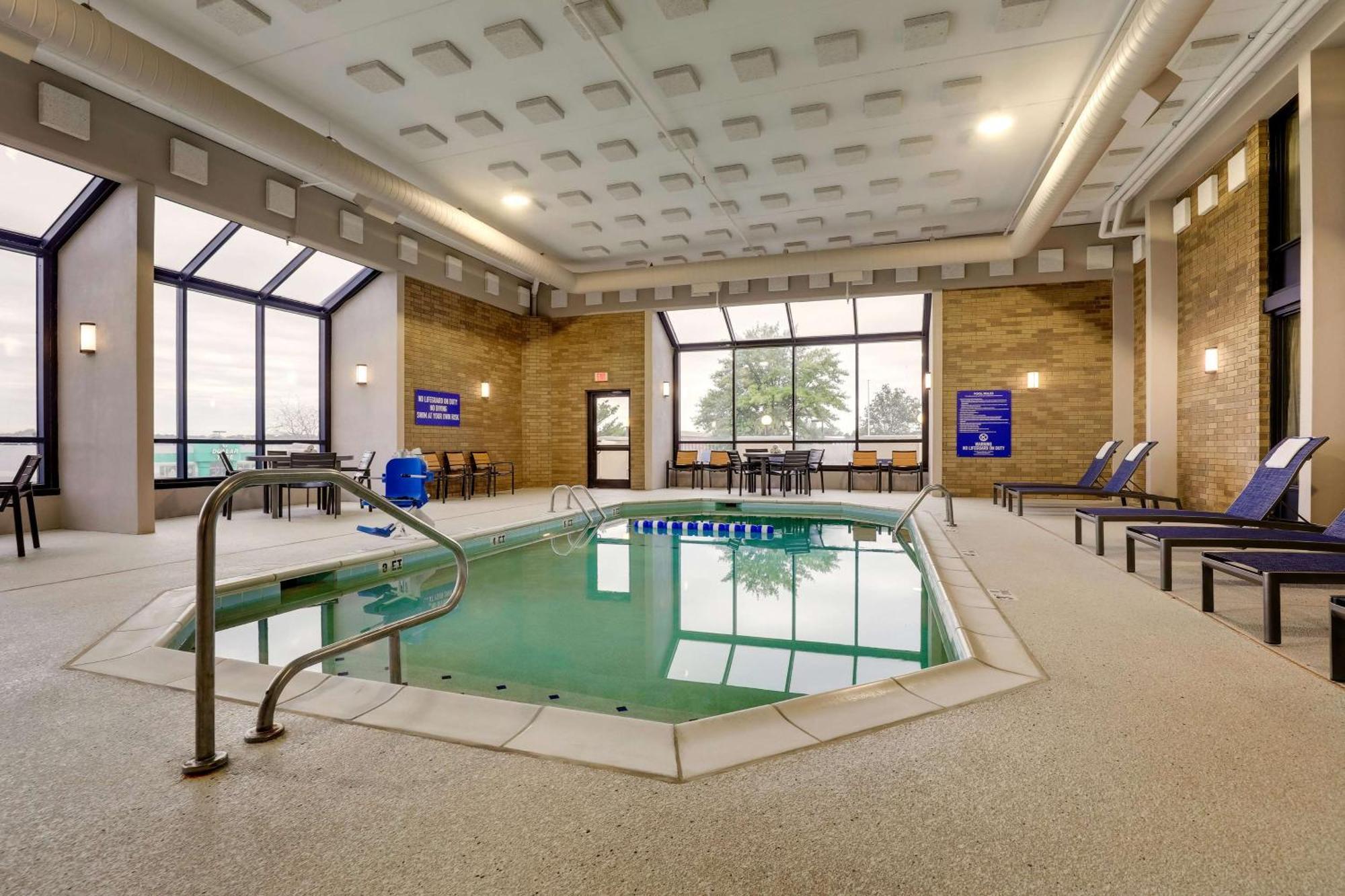 Drury Inn & Suites Cape Girardeau Bagian luar foto